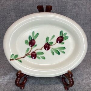 Emerson Creek Pottery Berries & Vine Oval Soap Dish Trinket Dish 2010 Bedford VA